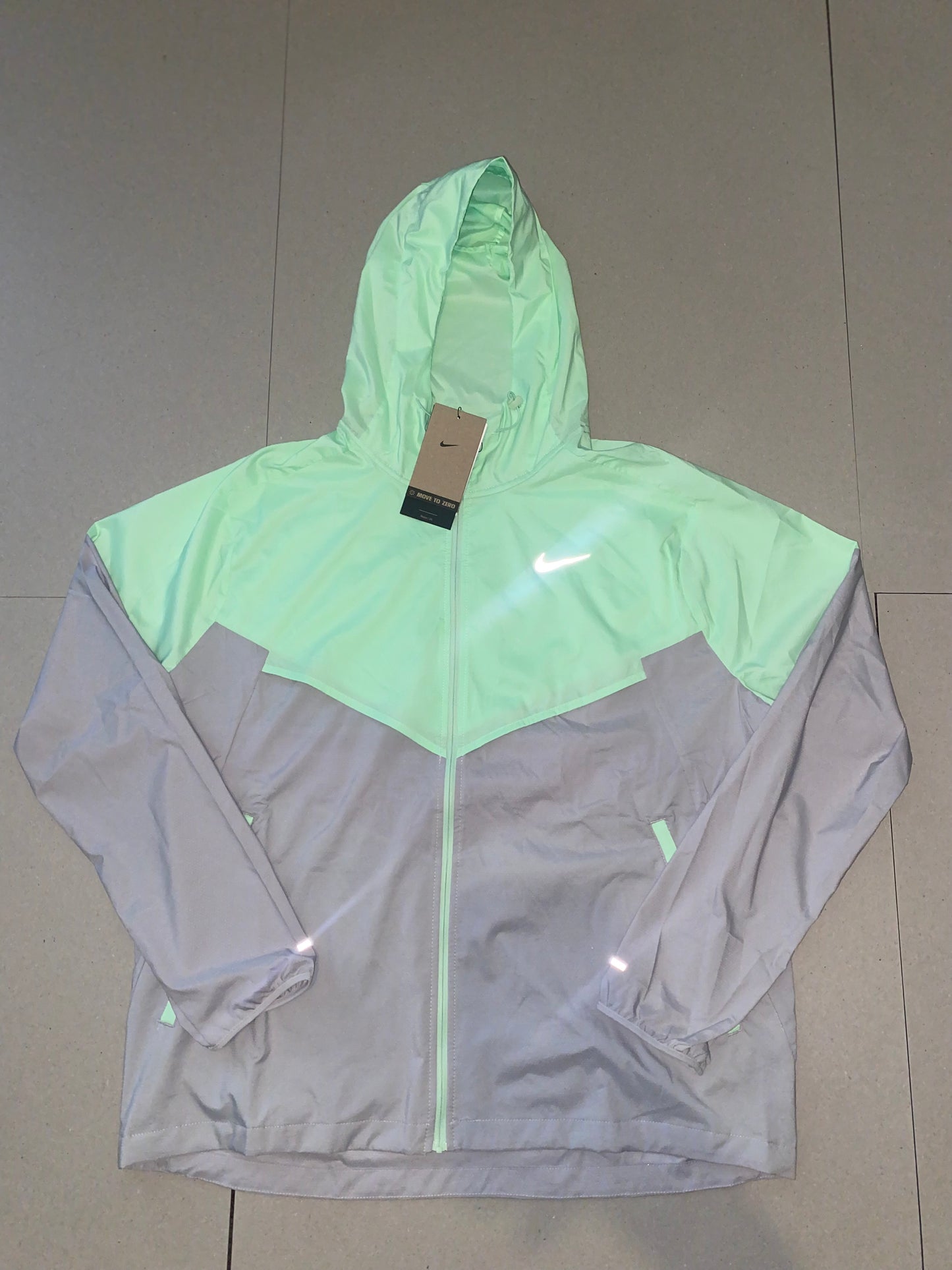 Nike Vapour Green UV Jacket Large